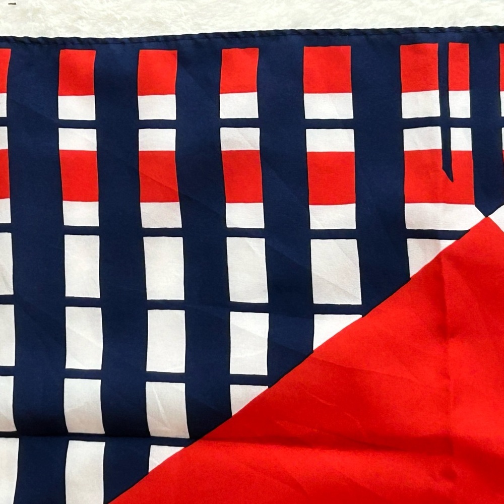 Vintage Vera Red White and Blue Geometric Scarf 27” X 27”100% Polyester - Picture 5 of 7